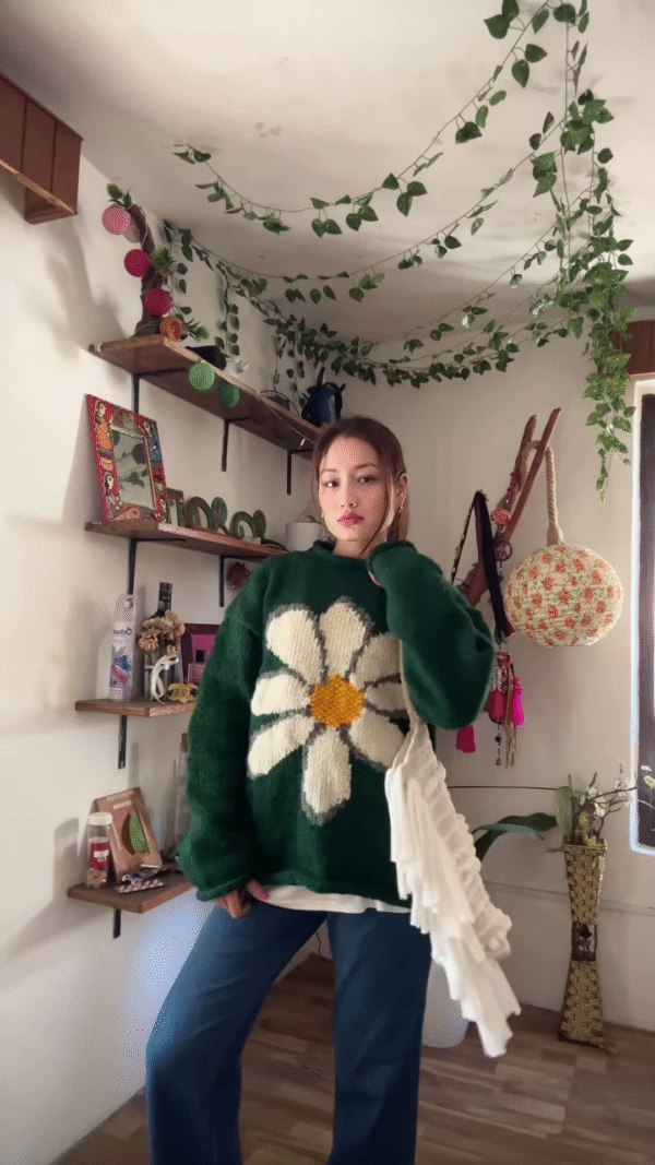 Green Floral Knit Sweater 🌼🧥 – Oversized White Flower Design Styled with Blue Jeans - Image 3